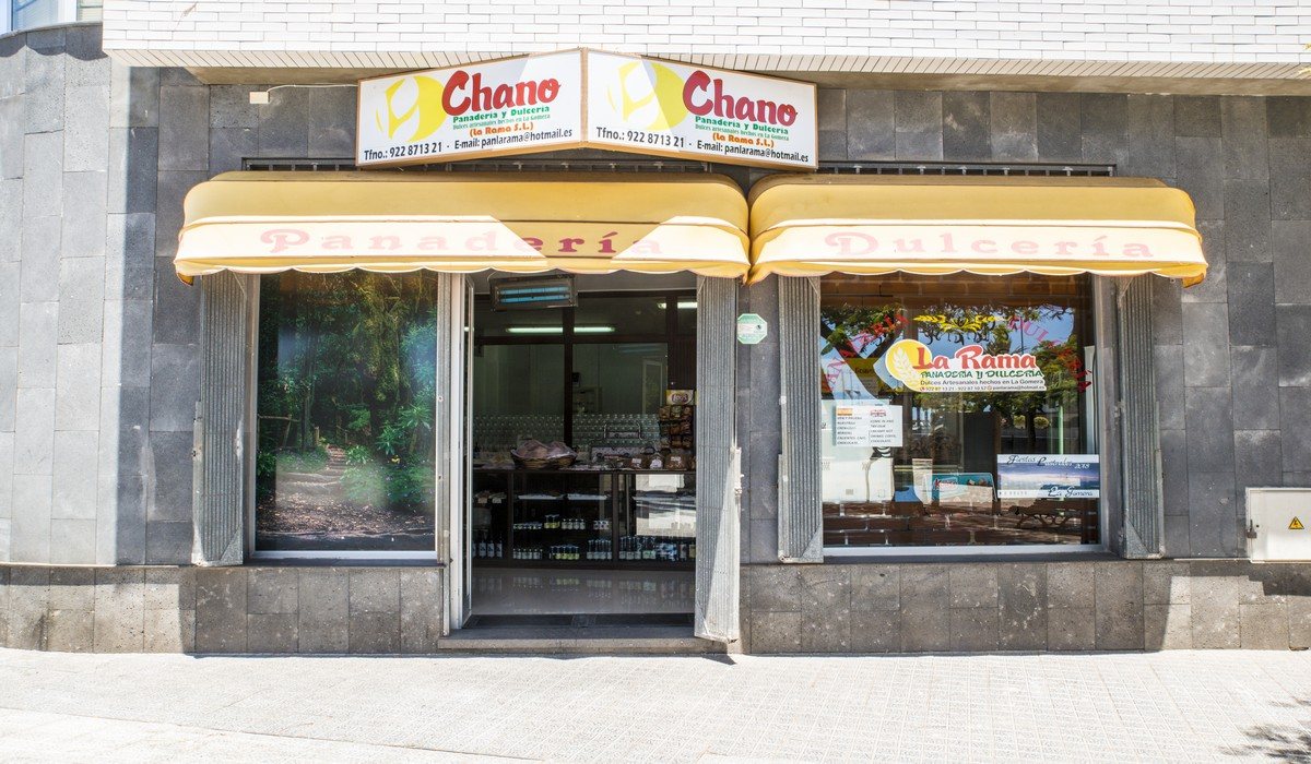 Fachada de la panadería y dulcería La Rama